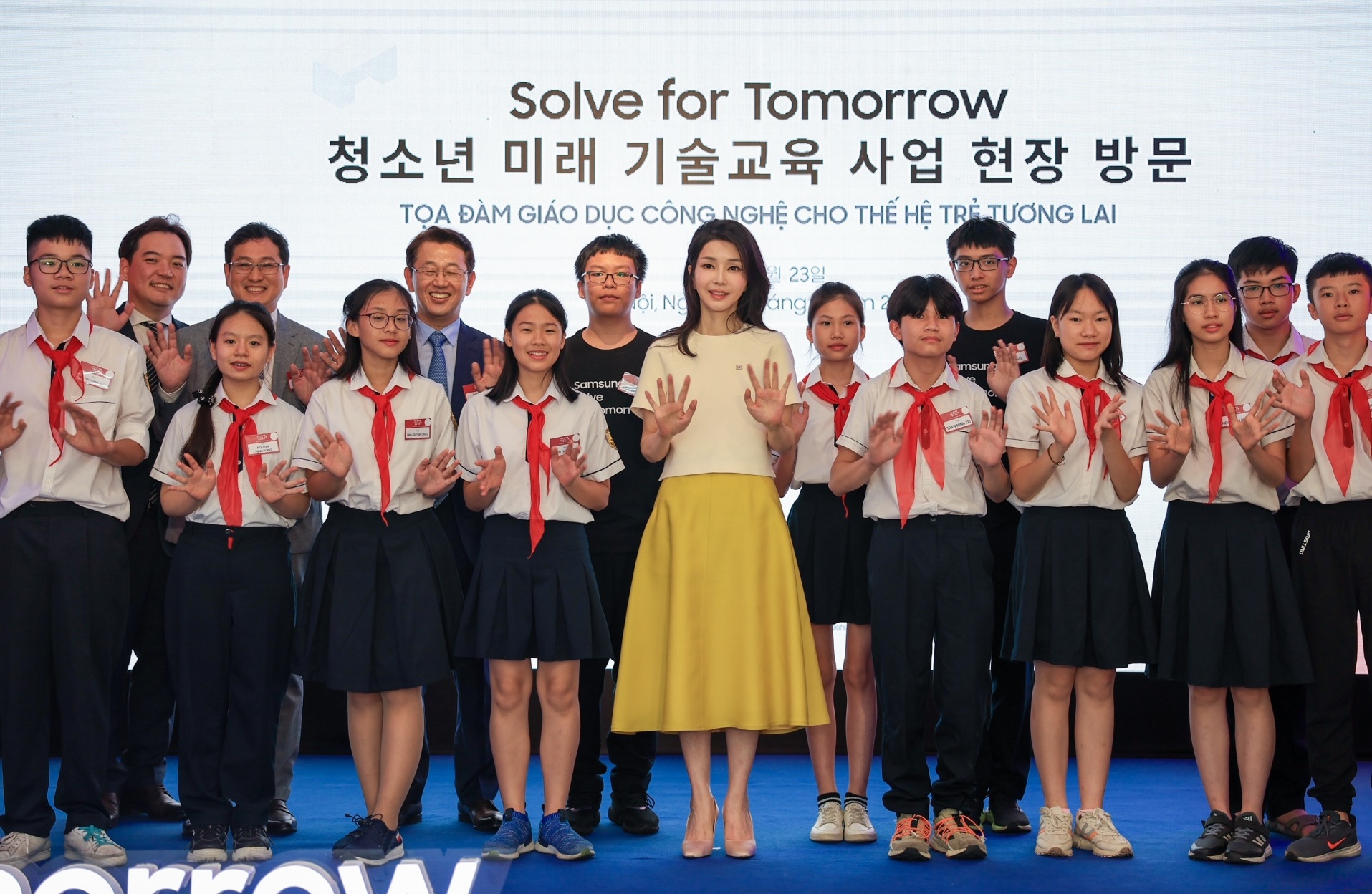 Đệ nhất Phu nhân Hàn Quốc Kim Keon Hee tham dự Slove for Tomorrow do Samsung tổ chức
