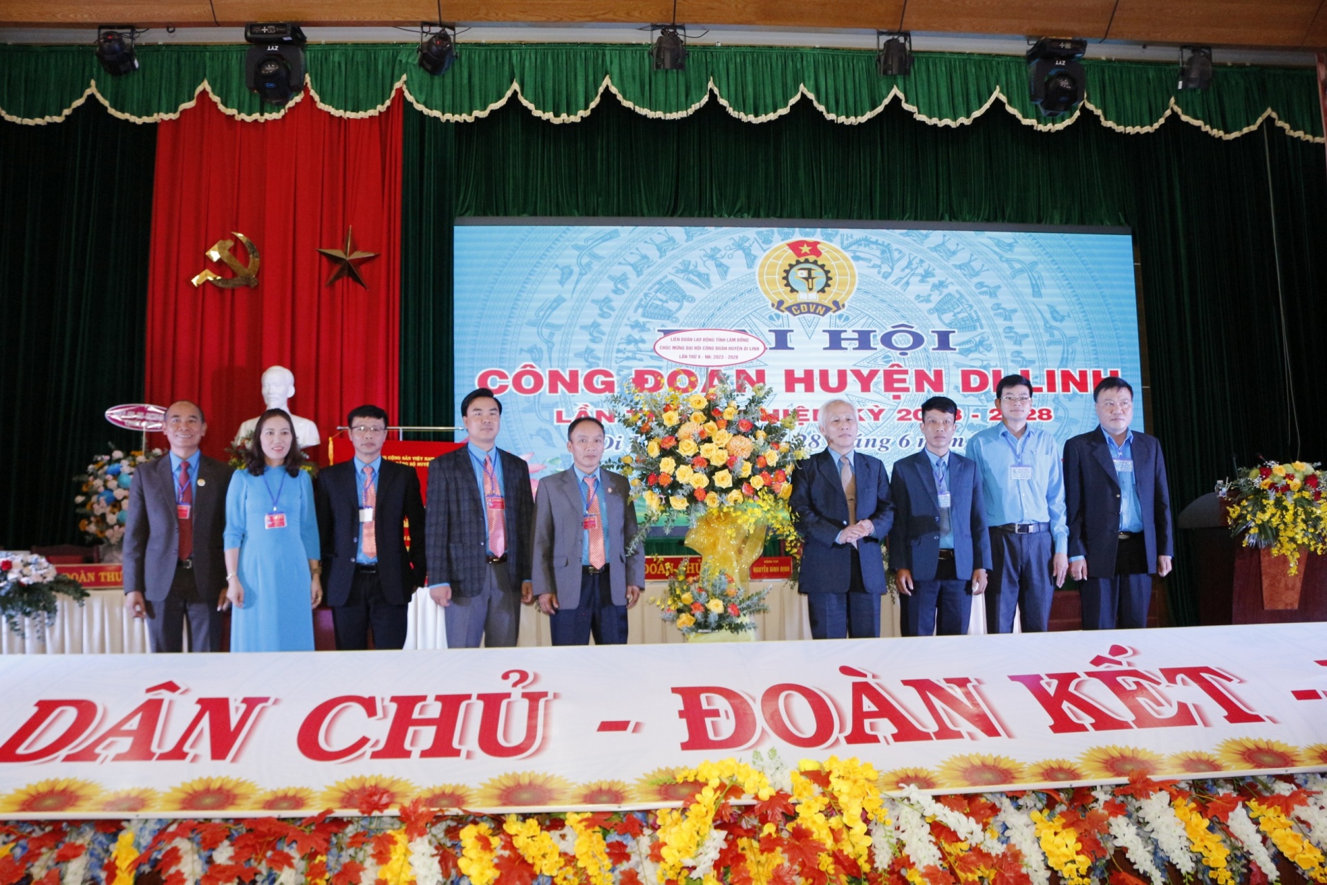 Công đoàn huyện Di Linh phấn đấu giới thiệu trên 500 đoàn viên cho Đảng bồi dưỡng, kết nạp