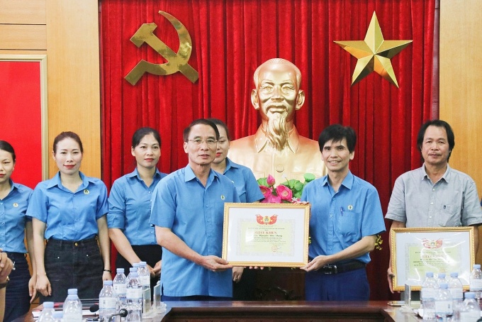 Đại hội XVIII Công đoàn tỉnh Bắc Giang: Thay nhận hoa bằng ủng hộ người yếu  thế