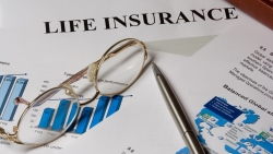 Sau loạt lùm xùm, số hợp đồng bảo hiểm nhân thọ mới sụt giảm mạnh
