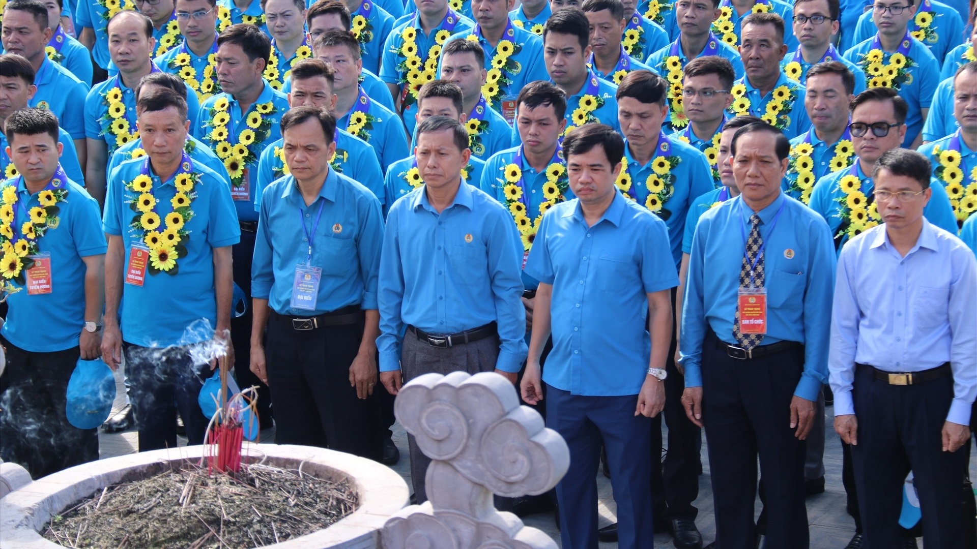 164 công nhân lao động tiêu biểu tưởng niệm đồng chí Nguyễn Đức Cảnh