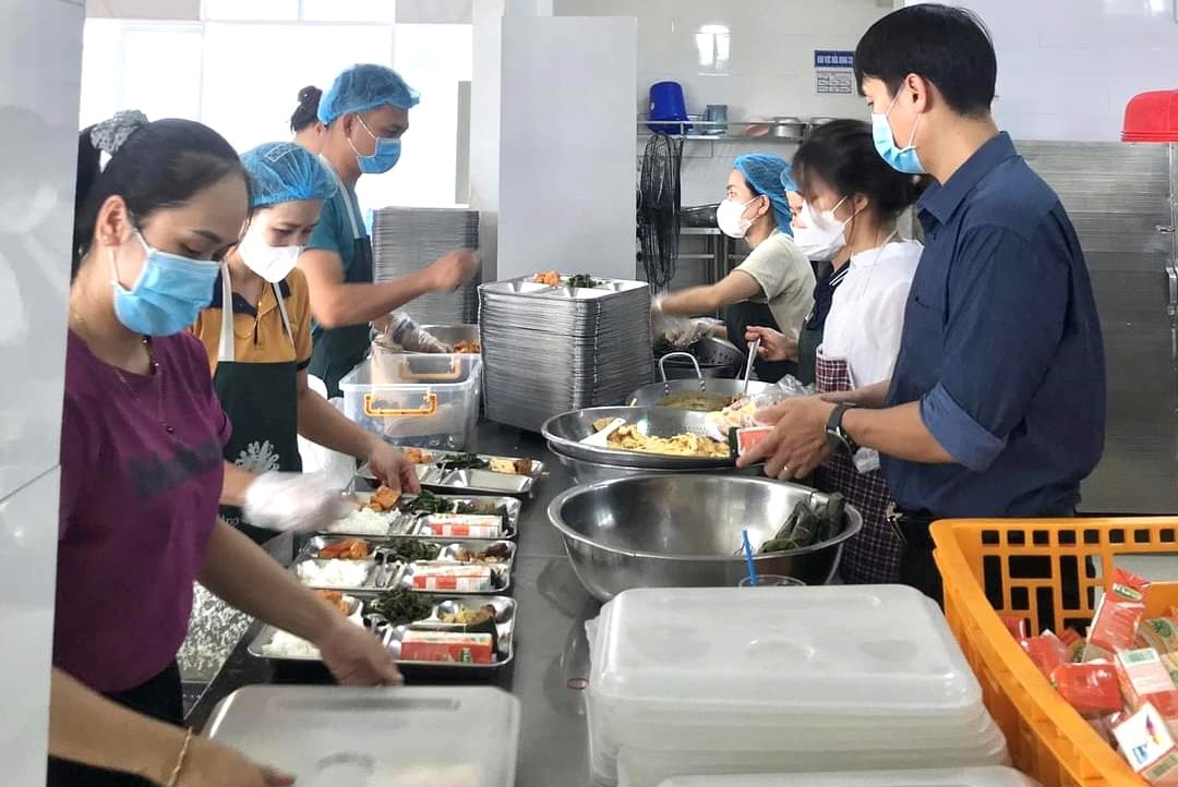 Công đoàn ngành Công Thương tỉnh Quảng Trị tổ chức “Bữa cơm Công đoàn”: Ấm áp, gắn kết