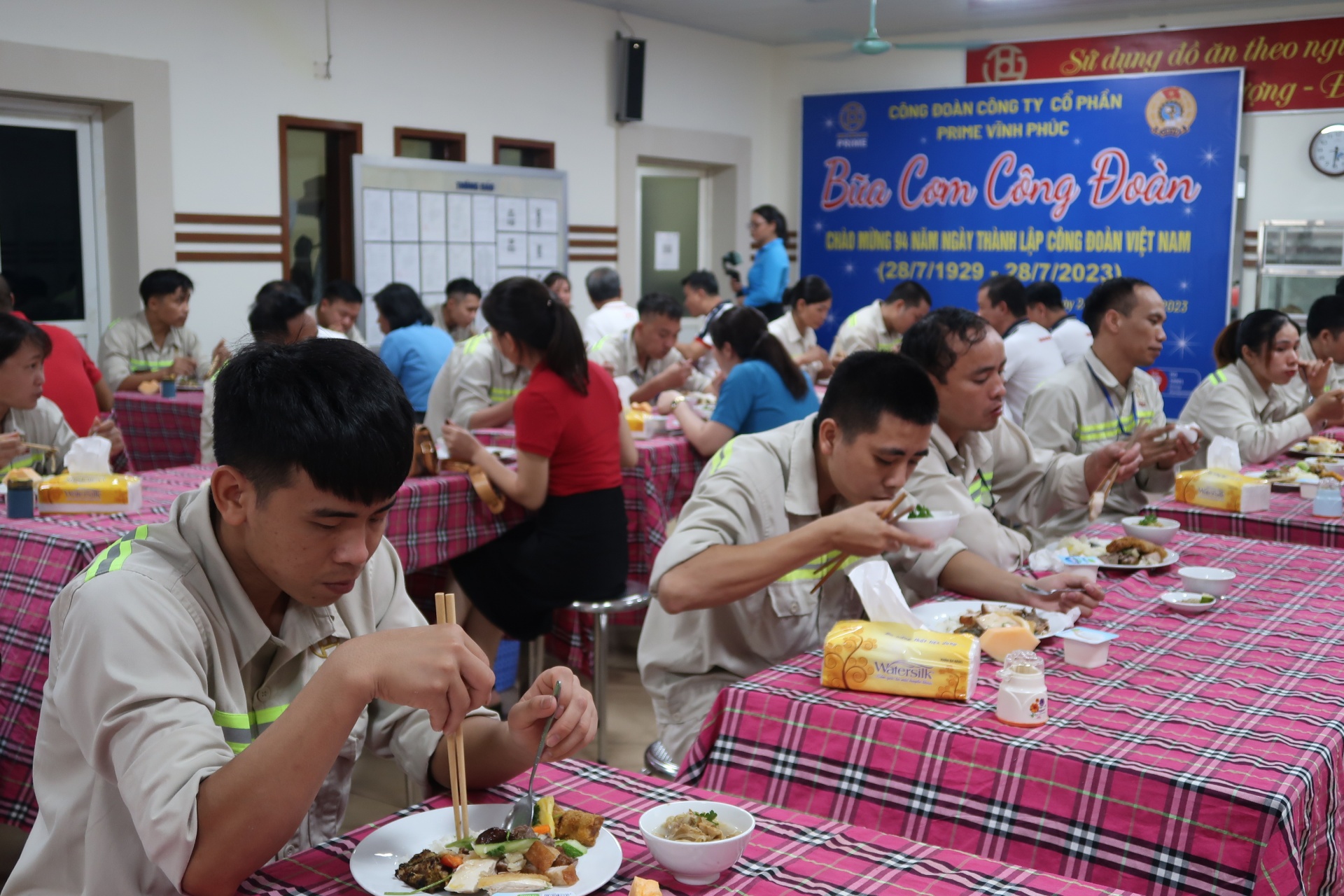 "Bữa cơm công đoàn" tại Công ty Cổ phần Prime Vĩnh Phúc: Tiệc buffe cho người lao động