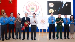 Trao giải và công bố biểu trưng chính thức của Đại hội XIII Công đoàn Việt Nam