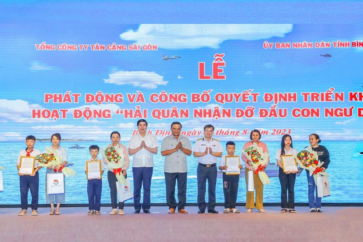Tổng Công ty Tân Cảng Sài Gòn nhận đỡ đầu con ngư dân tại Bình Định