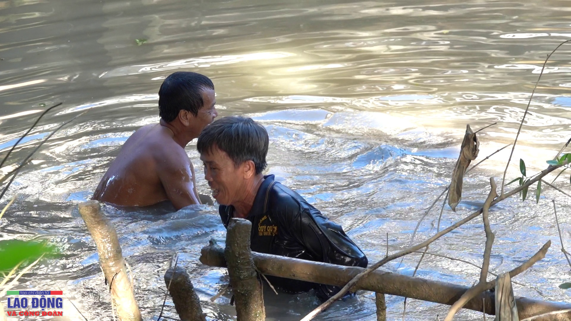 “Cạp đất” mà ăn