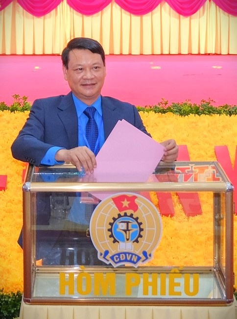 Đồng chí Phạm Việt Dũng tái đắc cử Chủ tịch LĐLĐ tỉnh Thái Nguyên