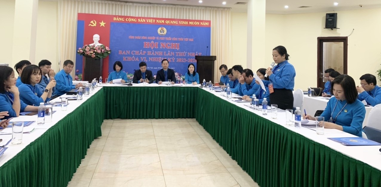 Đồng chí Nguyễn Hà Xuyên được bầu làm Chủ tịch Công đoàn NN–PTNT