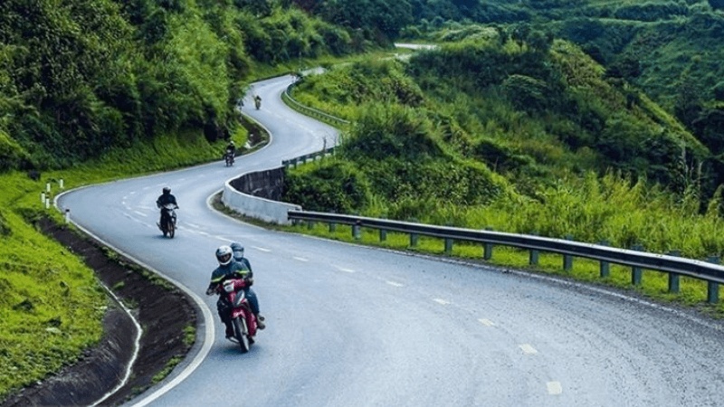 Kinh nghiệm chạy xe máy vượt an toàn trên đường trường