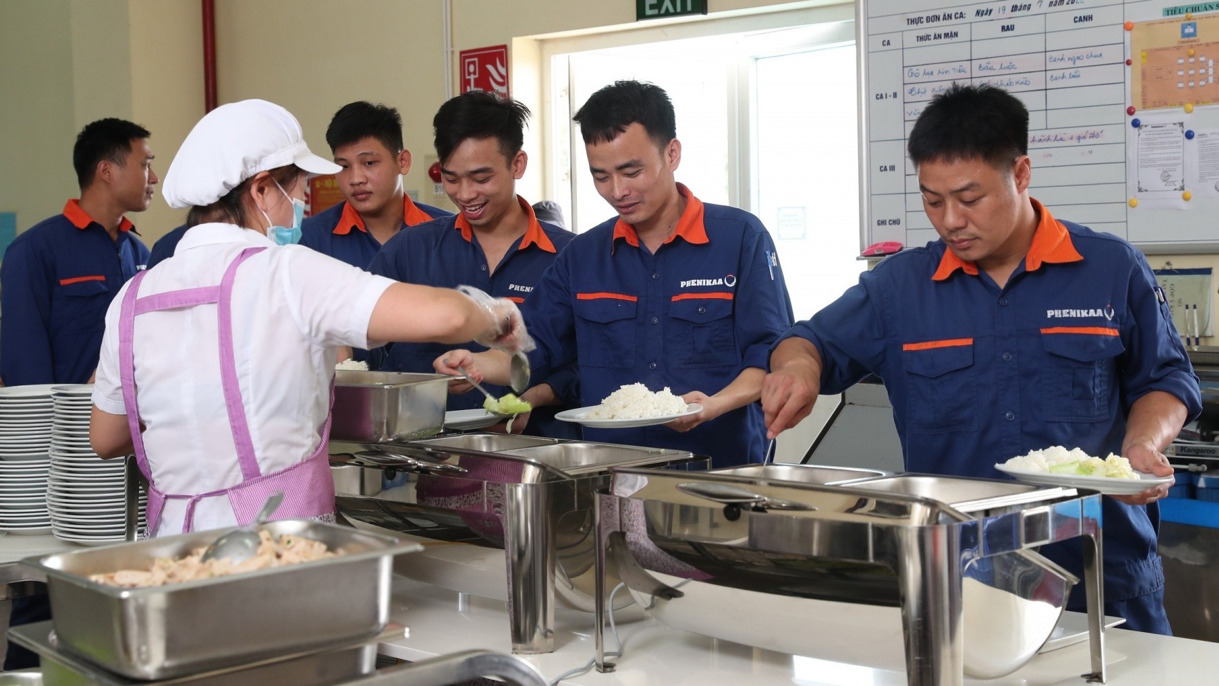 Công đoàn tham gia nâng chất lượng bữa ăn ca cho người lao động