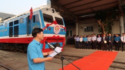 Đoàn tàu tuyên truyền Đại hội XIII Công đoàn Việt Nam đã lăn bánh