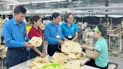 LĐLĐ tỉnh Quảng Trị đồng hành với người lao động và doanh nghiệp vượt khó