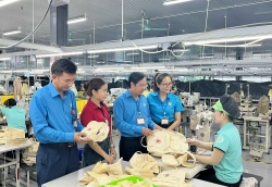 LĐLĐ tỉnh Quảng Trị đồng hành với người lao động và doanh nghiệp vượt khó