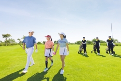 Biến golf trở thành tiện ích kế bên nhà, Vinhomes Royal Island hút khách thượng lưu