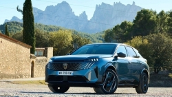 Cận cảnh Peugeot 3008 Plug-in Hybrid vừa ra mắt, đi được 80 km không tốn xăng