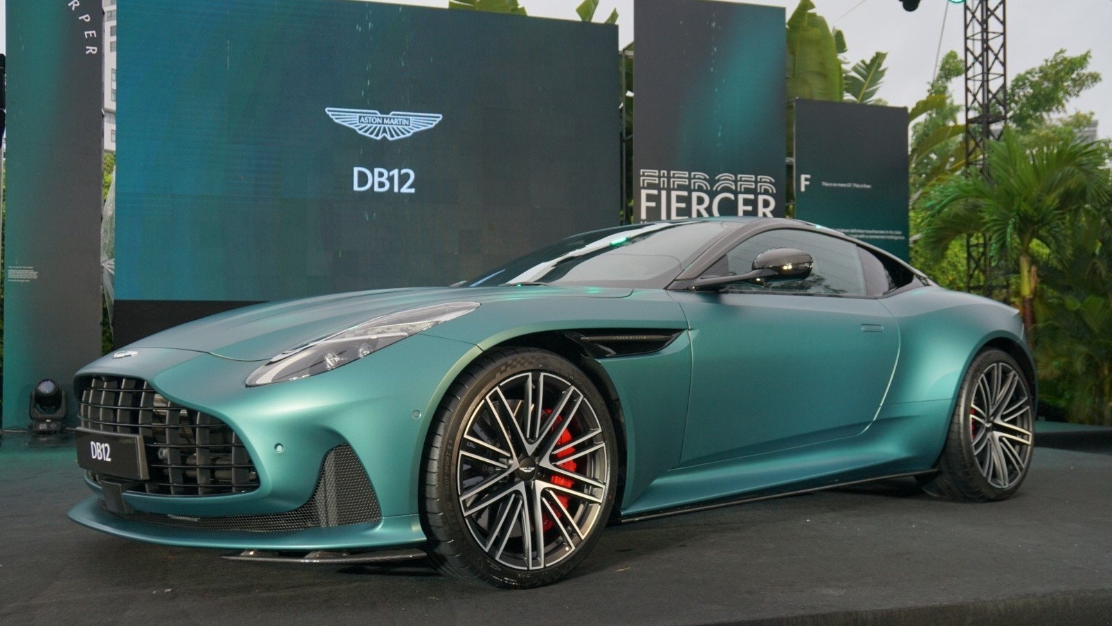 Aston Martin DB12 ra mắt tại Việt Nam, giá từ 19,5 tỷ đồng