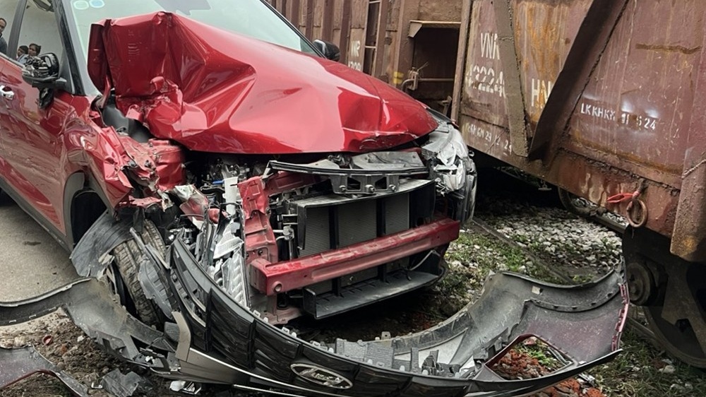 Vụ tàu hỏa đâm Hyundai Creta: Mỗi chuyên gia một ý kiến