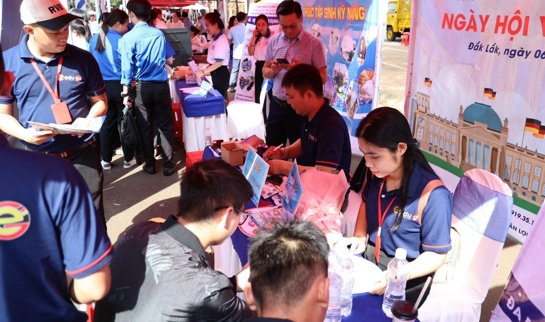 Auf der Dak Lak Job Fair 2024 werden Tausende von Stellenangeboten vorgestellt