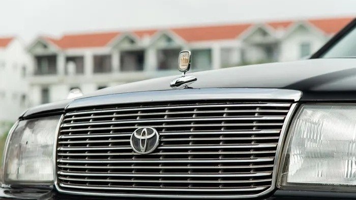Đấu giá 'xe bộ trưởng' Toyota Crown giá khởi điểm thấp hiếm có