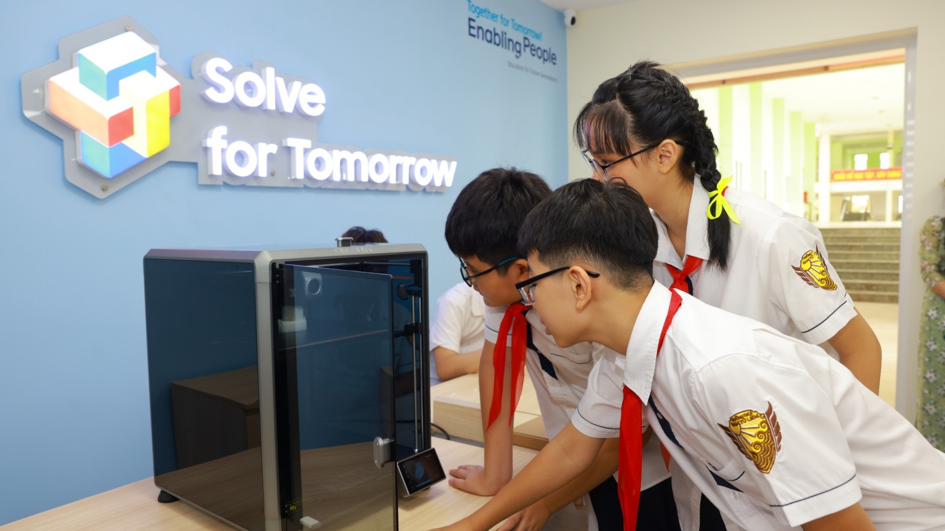 Samsung Việt Nam trao tặng phòng học STEM LAB cho Trường THCS Nam Từ Liêm, Hà Nội