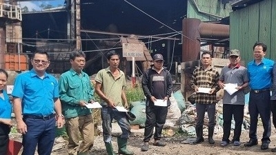 Bảo vệ quyền lợi cho người lao động xử lý rác bị nợ lương ở Lâm Đồng