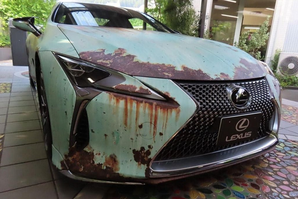 Lexus LC500 dán decal 'đồng nát' trông rỉ sét nhưng thực ra là xe có giá cả chục tỷ đồng