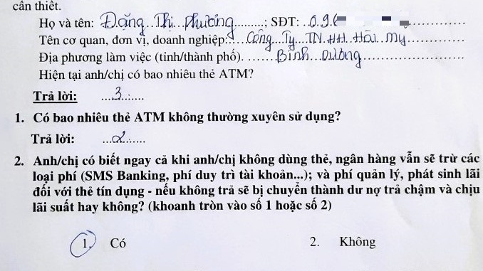 “Bẫy nợ” thẻ ngân hàng - Bài 3: Trên 60% công nhân dùng từ 2 thẻ ATM trở lên