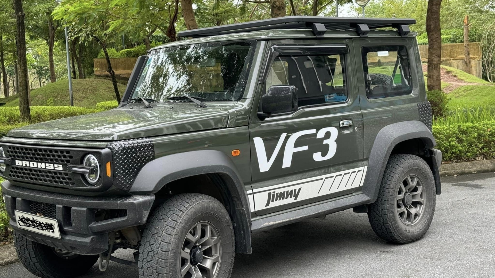 Mua Suzuki Jimny 'kèm lạc' 150 triệu đồng xong độ thành VinFast VF 3 vì yêu xe điện