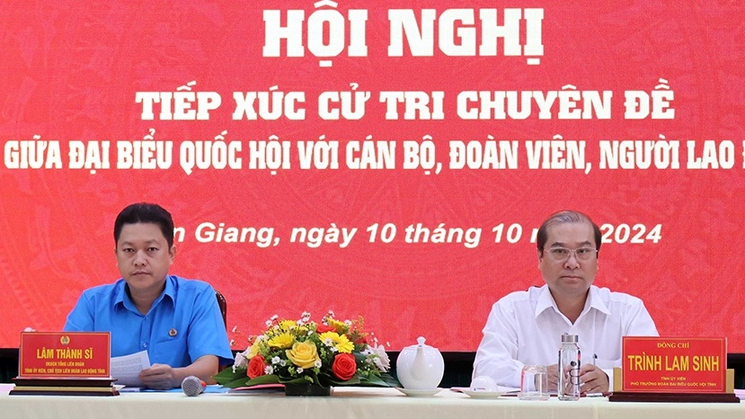 Tiếp xúc cử tri công nhân lao động tại An Giang