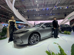 Toyota Camry 2025 trình làng tại VMS 2024, giá cao nhất 1,53 tỷ đồng