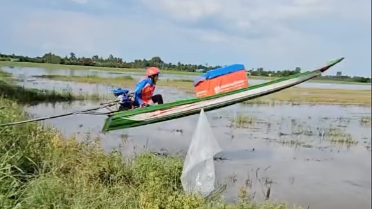 Đẳng cấp cảnh giao hàng bằng xuồng máy ở miền Tây: Bay qua bờ kênh, hơn cả phim hành động