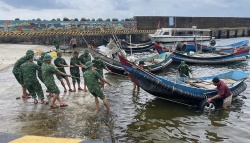 Quảng Bình, Quảng Trị: Huy động người lao động trên biển vào tránh bão an toàn