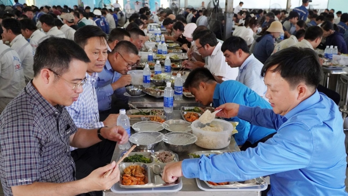 Hơn 13.000 đoàn viên, người lao động được thụ hưởng "Bữa cơm công đoàn"