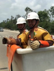 Công nhân điện lực Lưu Thanh Đồng làm việc với “tinh thần thép”