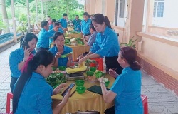 Công đoàn huyện Đức Huệ lan tỏa ấm áp “Bữa cơm công đoàn”