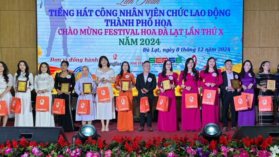 Sôi nổi Liên hoan tiếng hát người lao động hưởng ứng Festival Hoa Đà Lạt