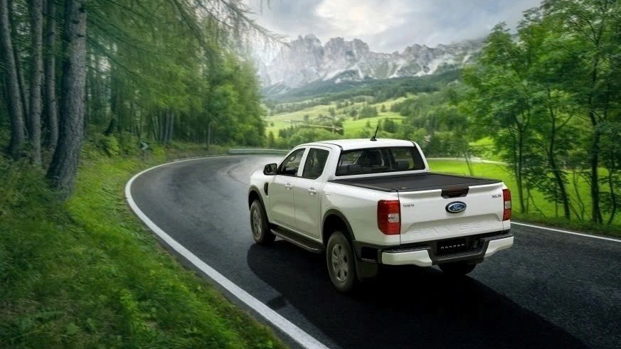 Phiên bản mới nâng cấp Ford Ranger XLS+ giá tăng 26 triệu, thêm trang bị gì?