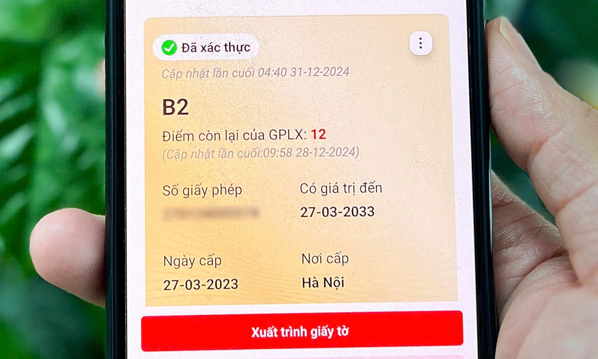 Bị lừa cài app để nhận điểm giấy phép lái xe, người phụ nữ mất trắng 8 triệu đồng