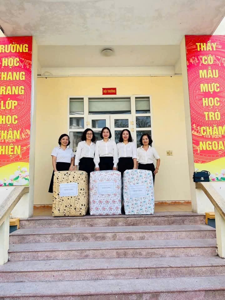 Cô “Táo y tế”- chiến sĩ thầm lặng của Trường Tiểu học Cao Thắng