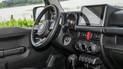 Suzuki Jimny giảm giá kỷ lục gần 100 triệu tại đại lý