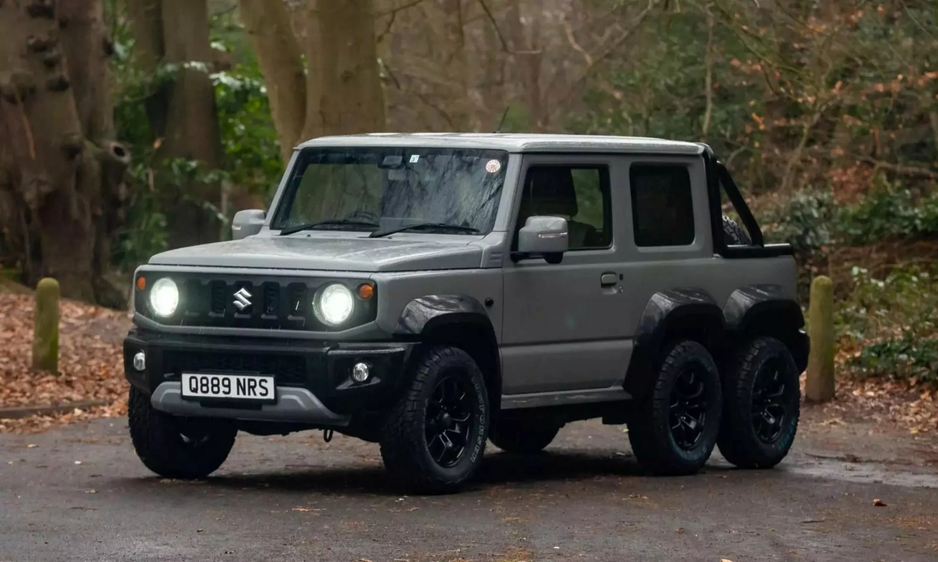 Độc đáo Suzuki Jimny độ 6 bánh phong cách 'Tiểu G63 AMG 6x6'