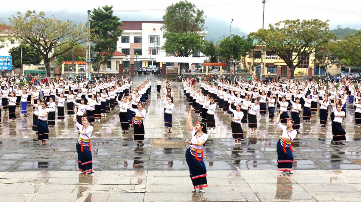 Công đoàn Quảng Ngãi tưng bừng tổ chức chuỗi hoạt động tôn vinh “một nửa thế giới”