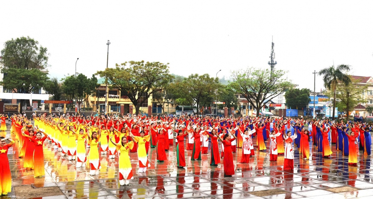 Công đoàn Quảng Ngãi tưng bừng tổ chức chuỗi hoạt động tôn vinh “một nửa thế giới”