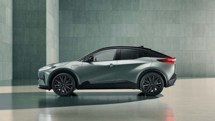 Toyota C-HR+ 2025 ra mắt, di chuyển đến 600km chỉ với một lần sạc