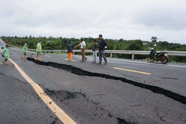 Nguyên nhân khiến đường 250 tỷ vừa hoàn thành đã bị nứt toác