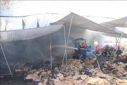 Xưởng bao bì đựng điều bị hỏa hoạn thiêu rụi - ước thiệt hại 800 triệu đồng