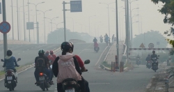 Thành phố Hồ Chí Minh: Bầu trời đang trắng đục, nguy cơ ô nhiễm không khí tái diễn