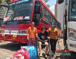 Người lao động Sùng Mí Thà đã được trở về quê hương Hà Giang