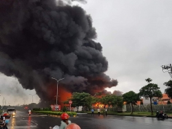 Cận cảnh cháy lớn khu công nghiệp tại Yên Phong, Bắc Ninh