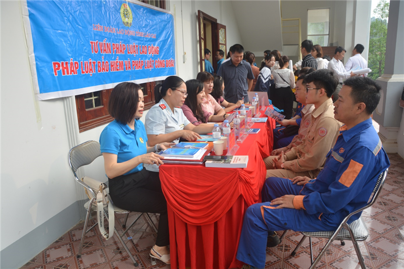 Công đoàn Lào Cai: Chăm lo, bảo vệ quyền và lợi ích hợp pháp, chính đáng cho CNVCLĐ